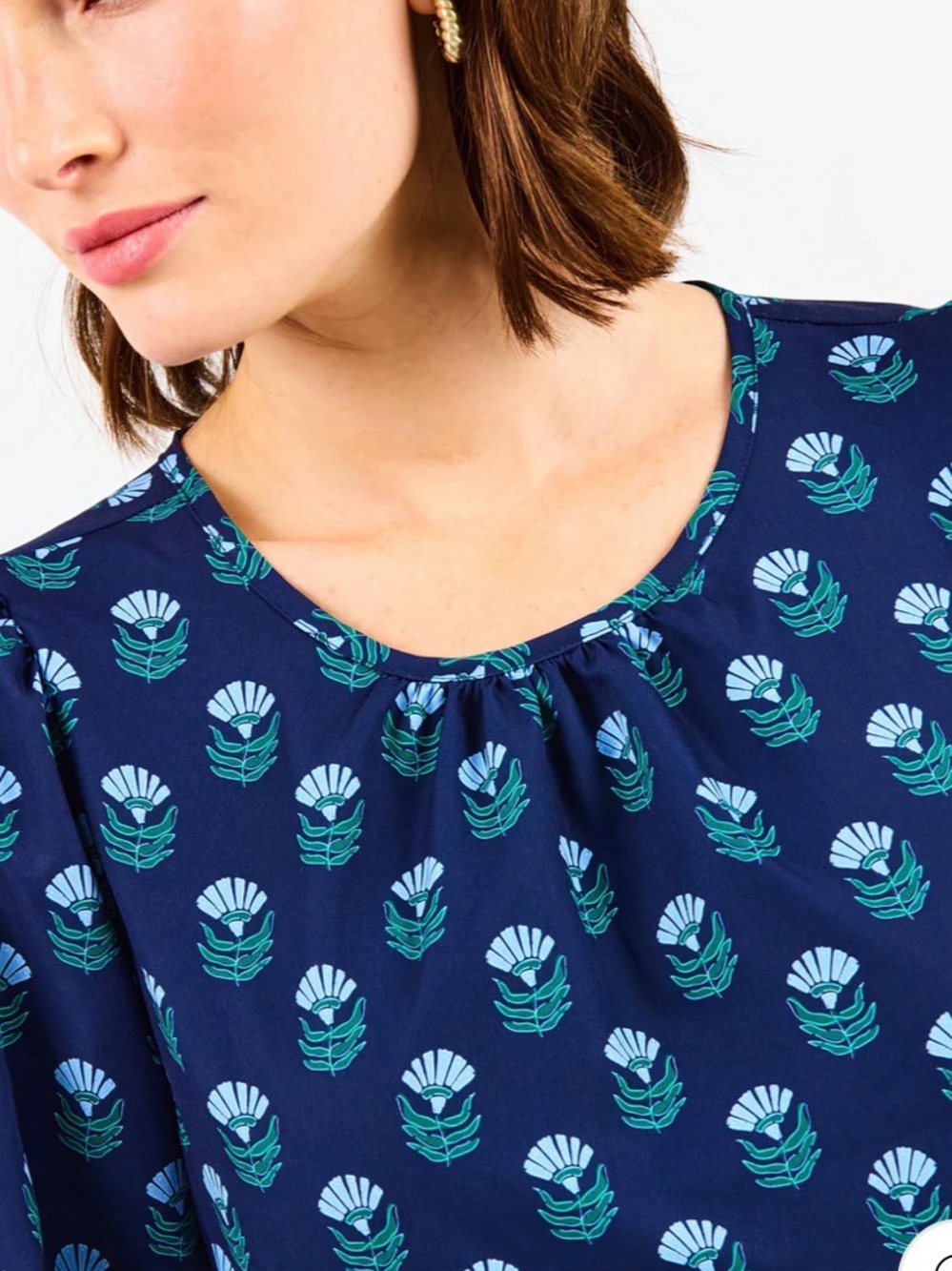 Mary Square size medium NWT Azalea Top